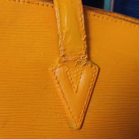 REHAB LOUIS VUITTON YELLOW EPI LEATHER SHOULDERBAG - Picture 9 of 17
